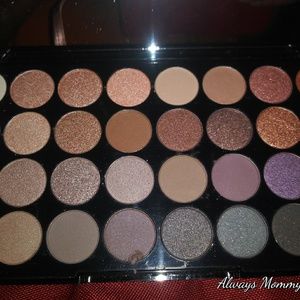 Eyeshadow palettes